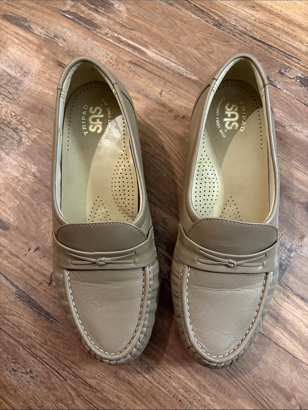 SAS Tripad Women's Taupe Leather Loafers Size 8.5 W